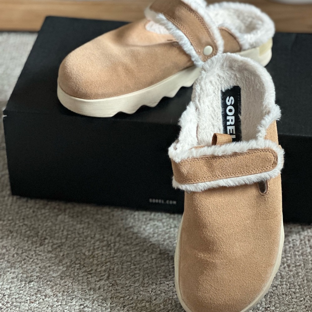 Sorel fuzzy clogs (women’s)